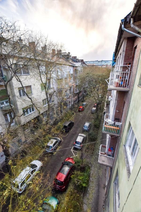 For Long-Term, Budget! Szovetseg Apartment In The Heart Of Budapest Luaran gambar