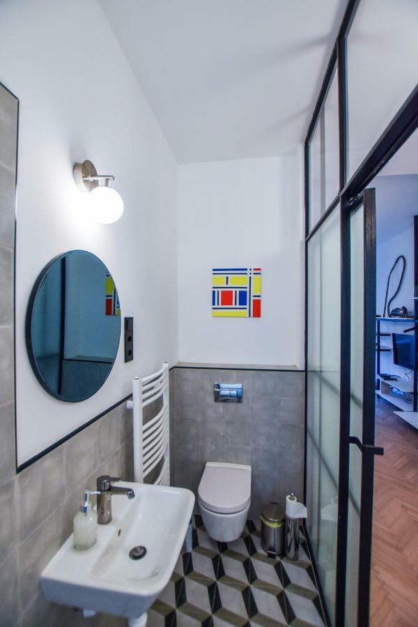 For Long-Term, Budget! Szovetseg Apartment In The Heart Of Budapest Luaran gambar